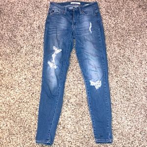 Soft, light wash jeans. KC6034M